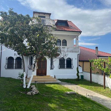 Vila Taga Guesthouse Krujë Eksteriør billede
